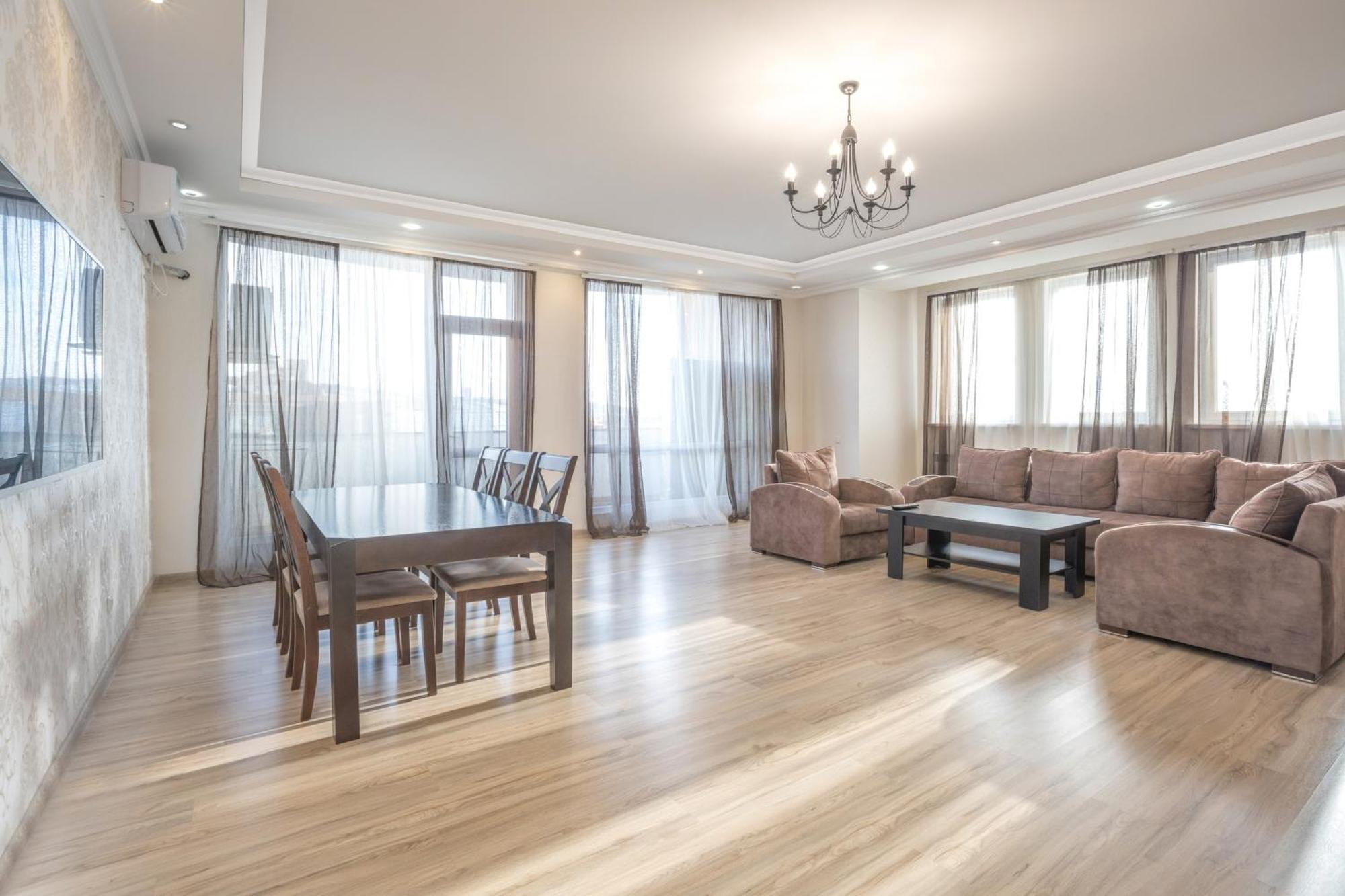 2 Bedrooms 2 Bathrooms Large And Lux Apartment Best Location Ереван Экстерьер фото