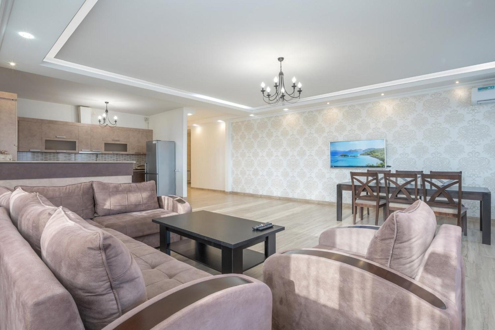 2 Bedrooms 2 Bathrooms Large And Lux Apartment Best Location Ереван Экстерьер фото