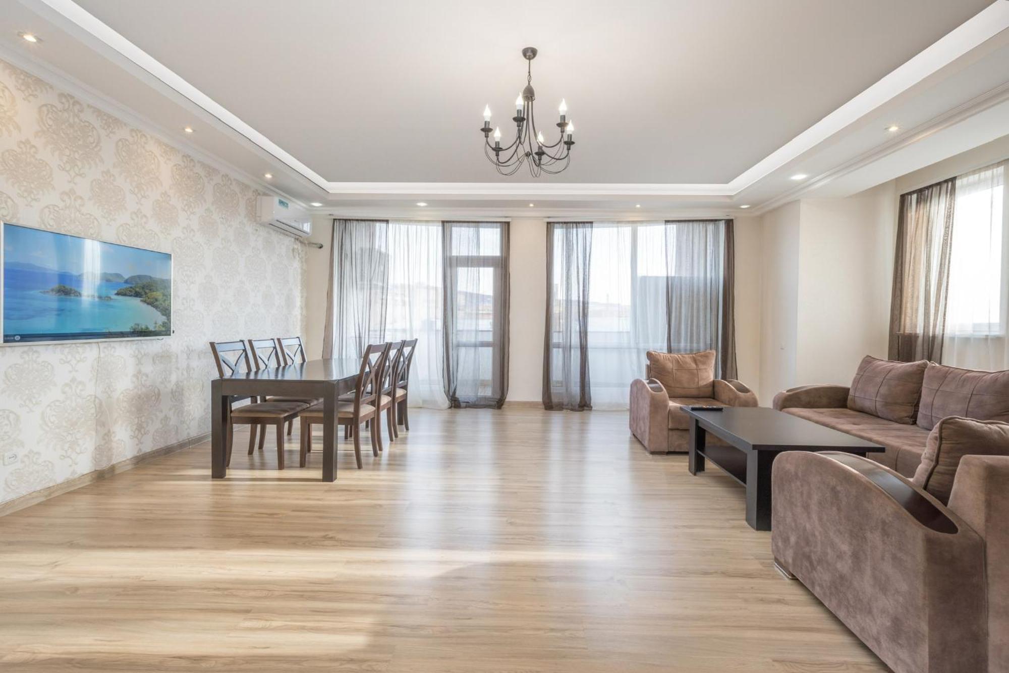 2 Bedrooms 2 Bathrooms Large And Lux Apartment Best Location Ереван Экстерьер фото