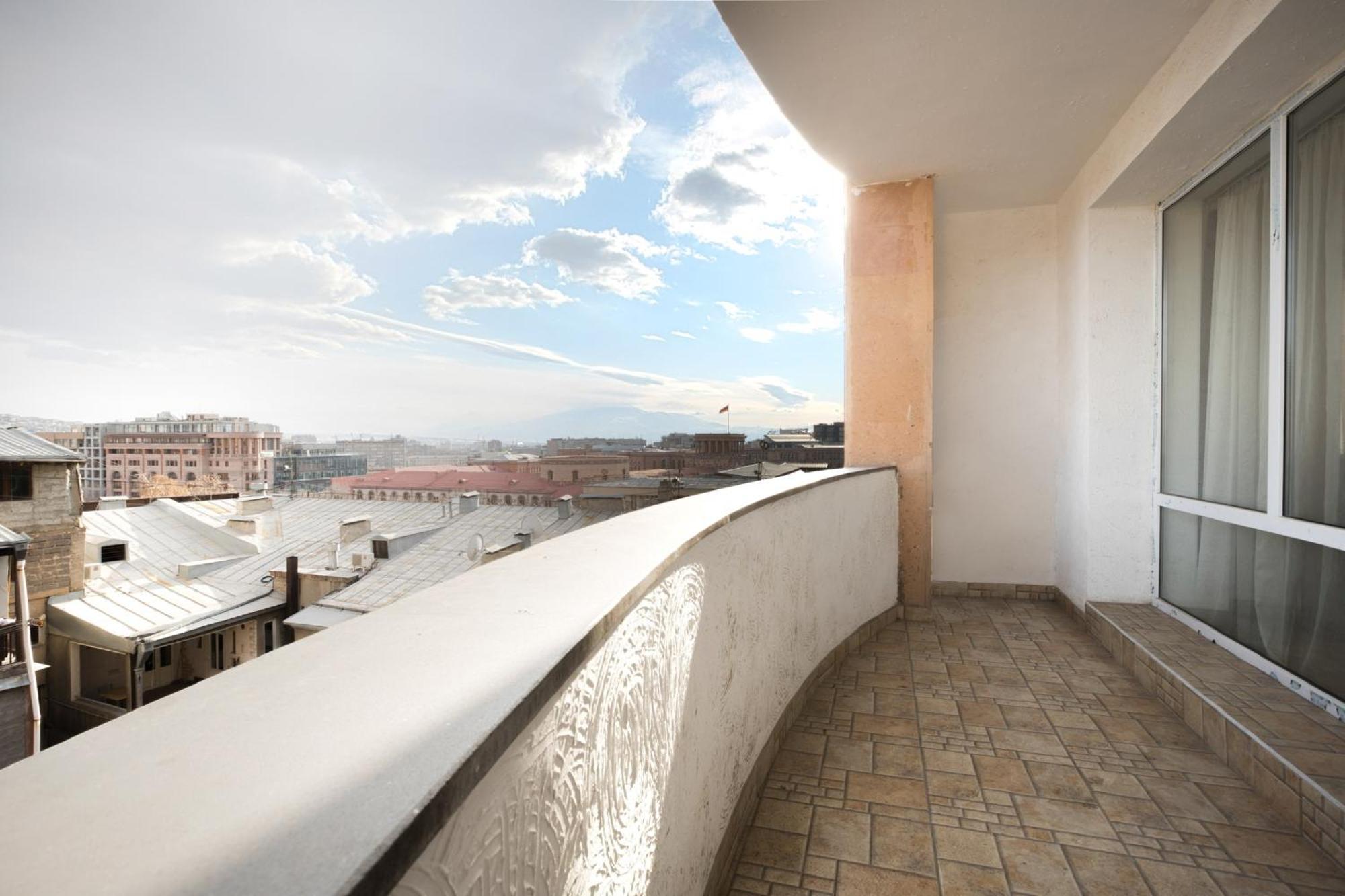 2 Bedrooms 2 Bathrooms Large And Lux Apartment Best Location Ереван Экстерьер фото